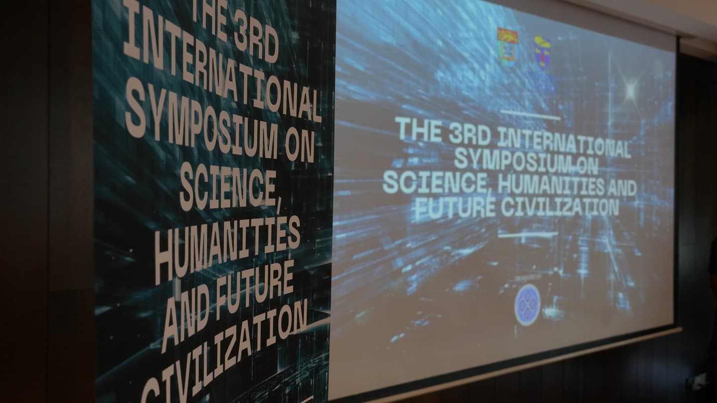 Participants in conversation during the symposium